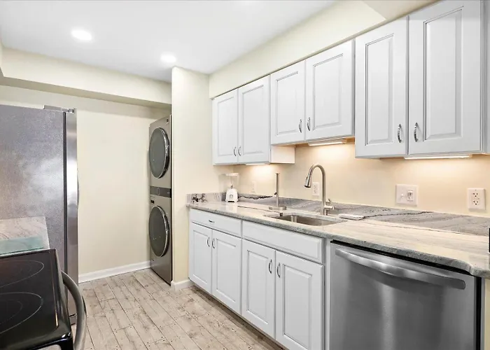 Beautiful 3 Bedroom Towers With Indoor Pool & Fitness Center!