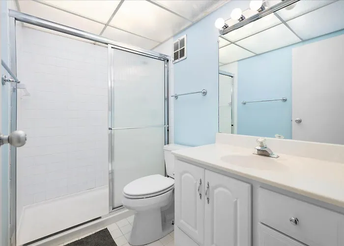 Beautiful 3 Bedroom Towers With Indoor Pool & Fitness Center!